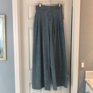Alice and Olivia wise legged pants